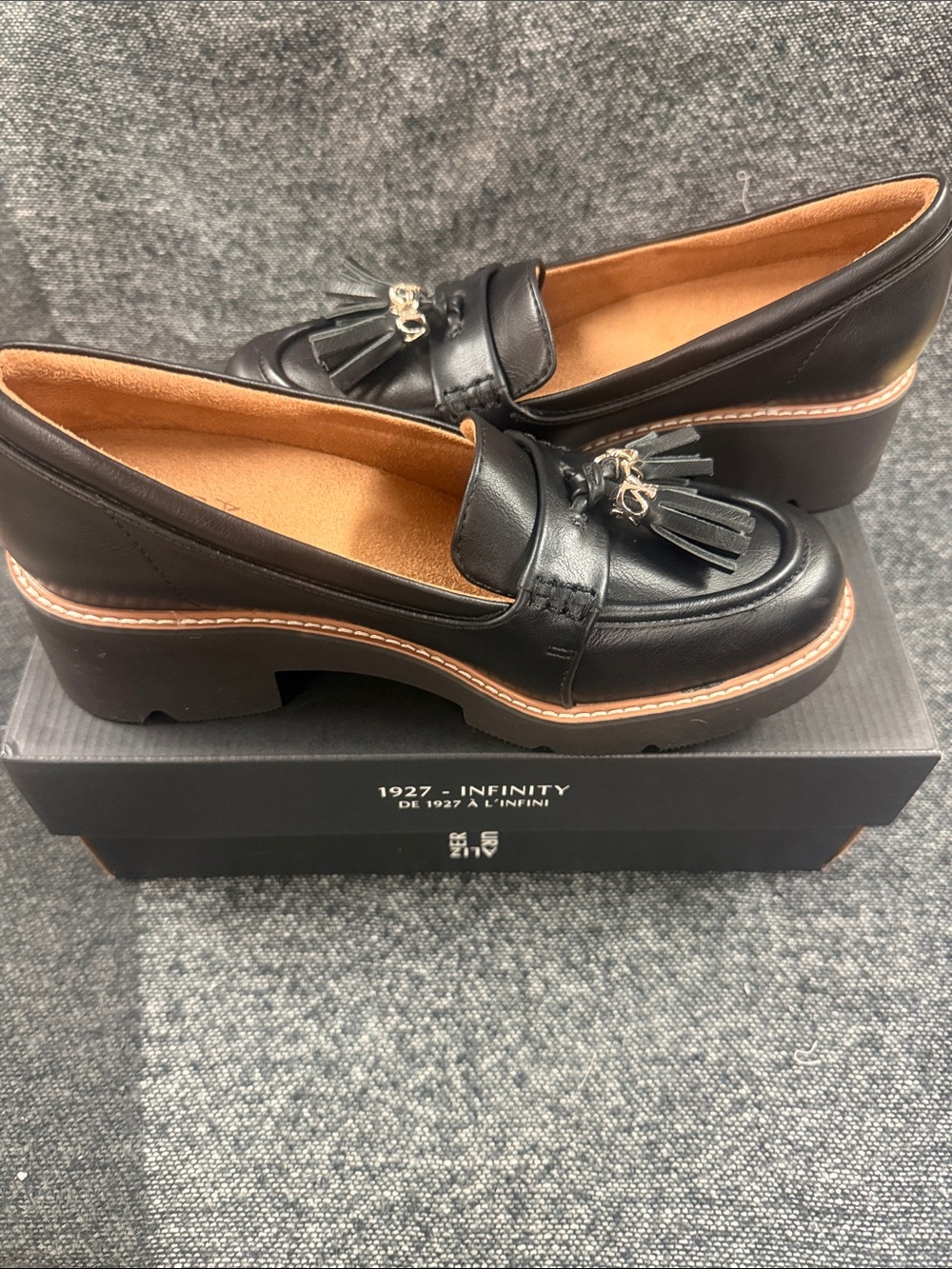Naturalizer Black Leather Tassel Platform Loafers